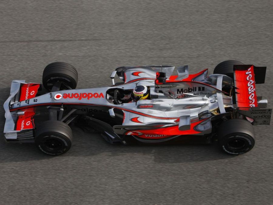  McLaren Mercedes-Benz MP4-23 2008 года  (фото 13 из 16)
